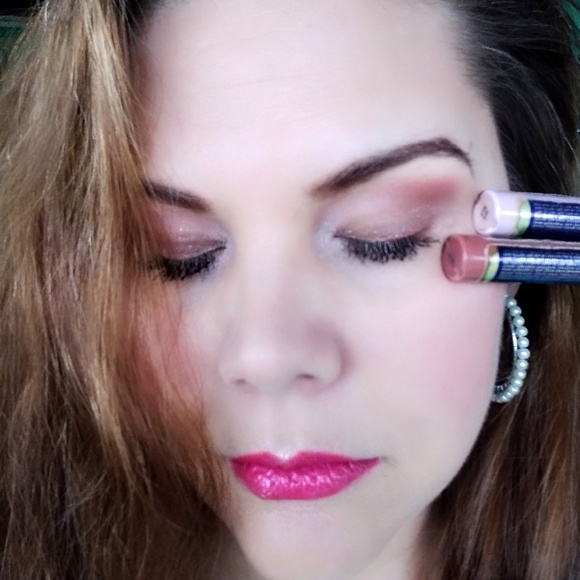 Pink Posey and Pink Frost Eye Shadow Combo - Picture 3 of 3